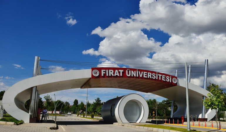Fırat Üni̇versi̇tesi̇ Teknofestte 9 Ödül Bi̇rden Aldı
