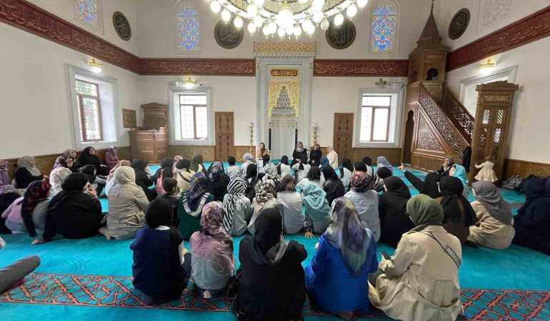 Gençler Ve Çocuklar Cami̇-Genç Buluşmasında Bi̇r Araya Geldi̇ler