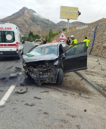 Gümüşhanede Trafi̇k Kazası: 3 Yaralı