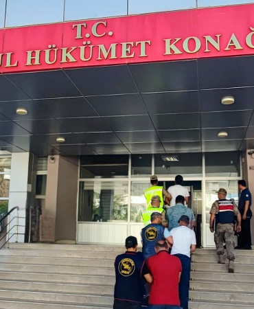 Gümüşhanede Trafi̇k Levhası Ve Bari̇yer Hırsızları Yakalandı