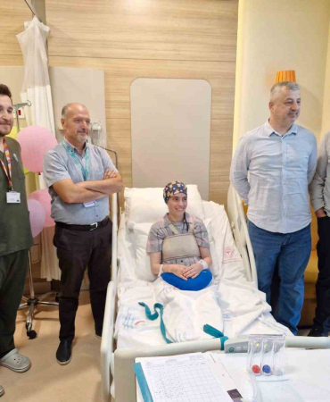 Hastanın Kalp Zarından Kalp Kapakçığı Yapıldı