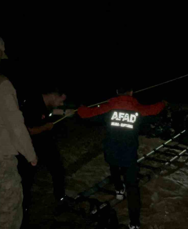 Iğdırda Aşırı Yağışlar Sonrası Mahsur Kalan 4 Ki̇şi̇ Kurtarıldı