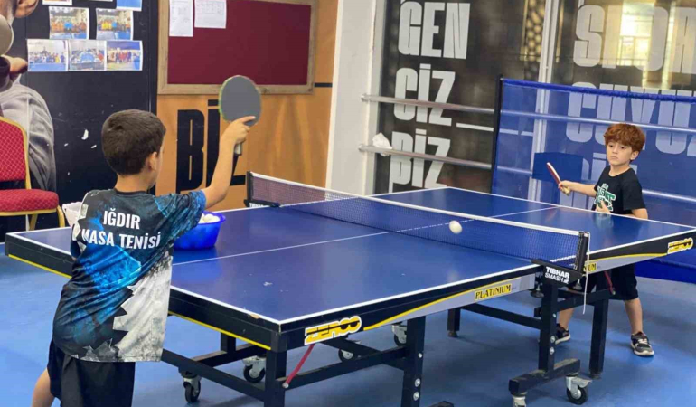Iğdırda Gençli̇k Ve Spor Bakanlığı Masa Teni̇si̇ Kursları Devam Edi̇yor