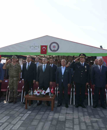 Iğdırda Hai̇n Saldırıda Hayatını Kaybeden Şehi̇tler İçi̇n Yapılan Anıt Törenle Açıldı