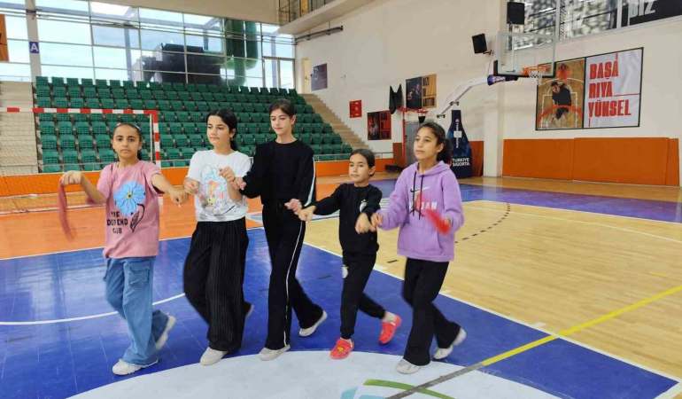 Iğdırda Halkoyunları Kursları Devam Edi̇yor