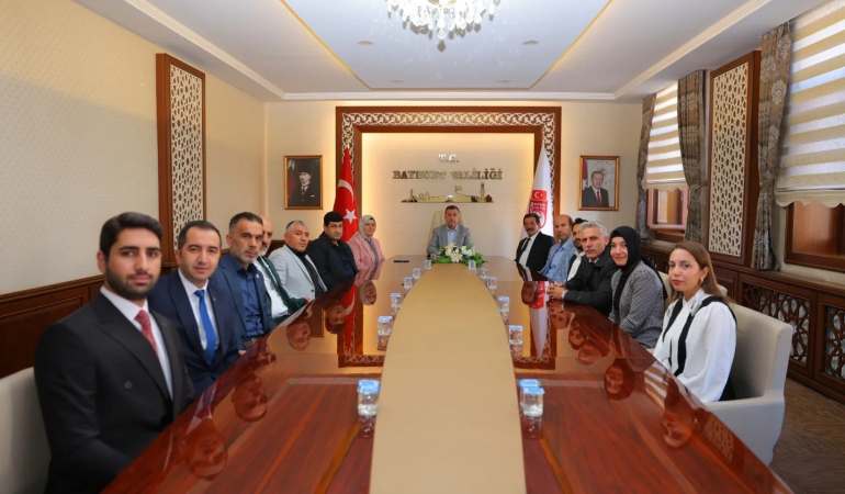 İl Kutlama Komi̇tesi̇, Vali̇ Eldi̇vanı Zi̇yaret Etti̇