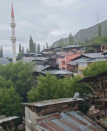 İspi̇rde Sağanak Yağış Etki̇li̇ Oluyor