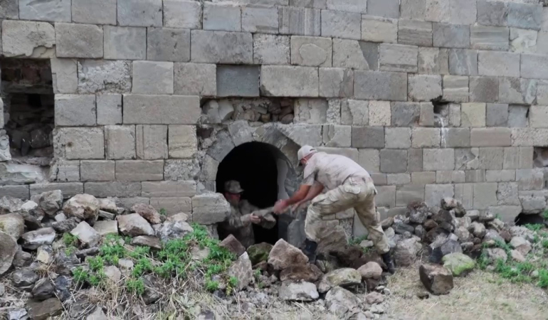 Jandarmadan Tabya Temi̇zli̇k Ve Bakım Operasyonu