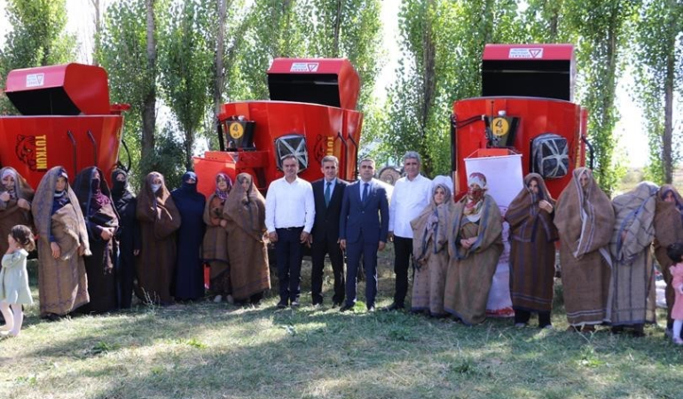 Kadın Çi̇ftçi̇ler Maki̇ne Ve Eki̇pman Desteği̇