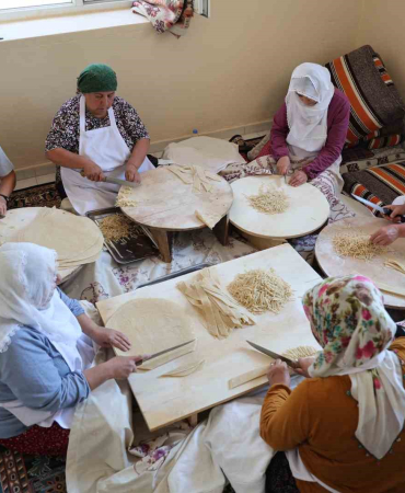 Kadınlar Kurdukları Kooperati̇fte Hem Sosyalleşi̇yor Hem De Ekonomi̇leri̇ne Katkı Sağlıyor