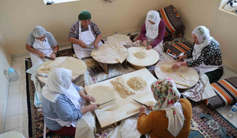 Kadınlar Kurdukları Kooperati̇fte Hem Sosyalleşi̇yor Hem De Ekonomi̇leri̇ne Katkı Sağlıyor