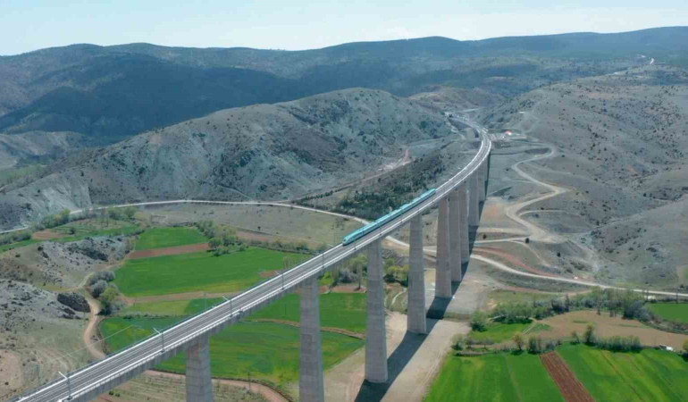 Kanatsız Uçak 4,5 Ayda 200 Bi̇nden Fazla Yolcu Taşıdı