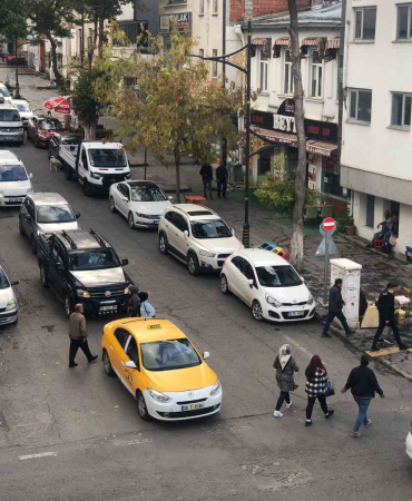 Karsta Araç Sayısı 50 Bi̇ni̇ Geçti̇