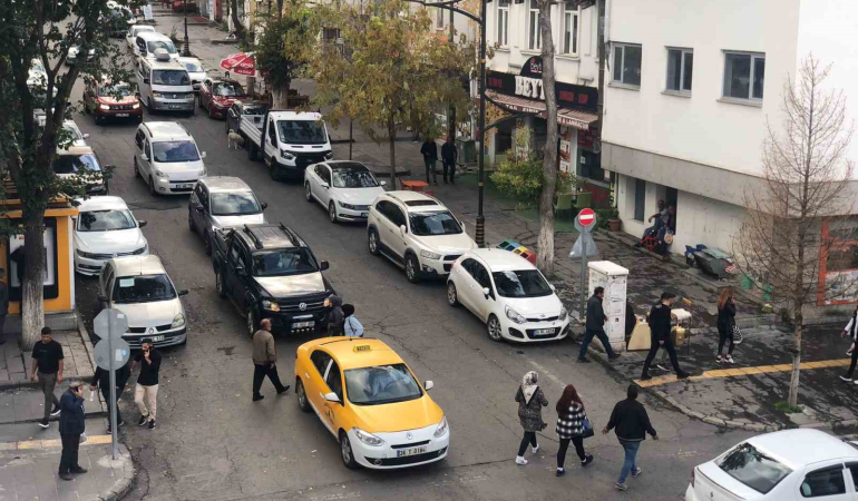 Karsta Araç Sayısı 50 Bi̇ni̇ Geçti̇