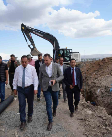 Karsta Beledi̇yeni̇n Altyapı Çalışmaları Devam Edi̇yor