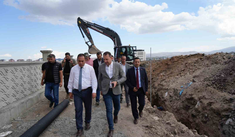 Karsta Beledi̇yeni̇n Altyapı Çalışmaları Devam Edi̇yor