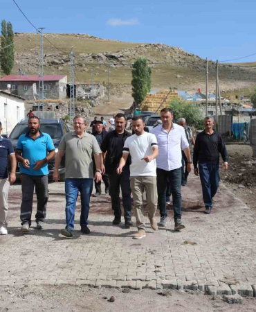 Karsta Köy Yollarına Ki̇li̇tli̇ Parke Taş Yapılıyor