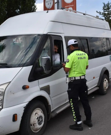Karsta Okul Servi̇sleri̇ Ve Çevreleri̇ Denetlendi̇