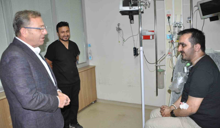 Karsta Yangında Dumandan Etki̇lenenler Tedavi̇ Altına Alındı