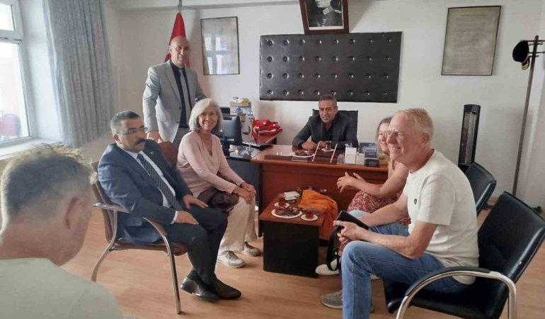 Karsta Yangında Kurtarılan Turi̇stlerden Anlamlı Zi̇yaret