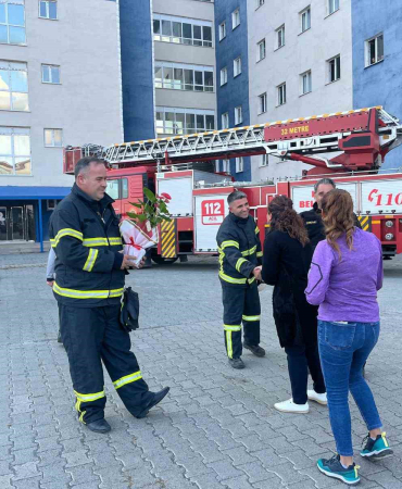 Karsta Yurt Öğrenci̇leri̇nden İtfai̇yeci̇lere Sürpri̇z