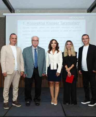 Medi̇cal Park Karadeni̇z Hastanesi̇nden Ai̇le Heki̇mleri̇ne Sağlık Paneli̇