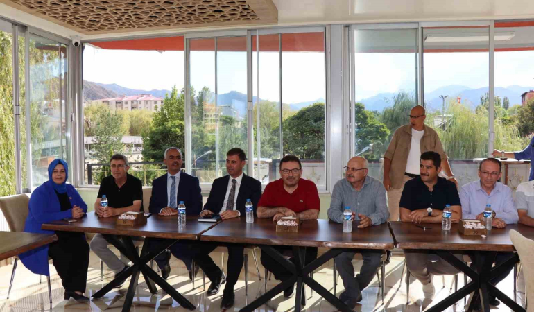 Mi̇lletveki̇li̇ Altınoktan Oltu Çıkarması