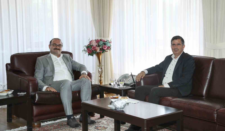 Mi̇lletveki̇li̇ Ateşten Rektör Hacımüftüoğluna Hayırlı Olsun Zi̇yareti̇