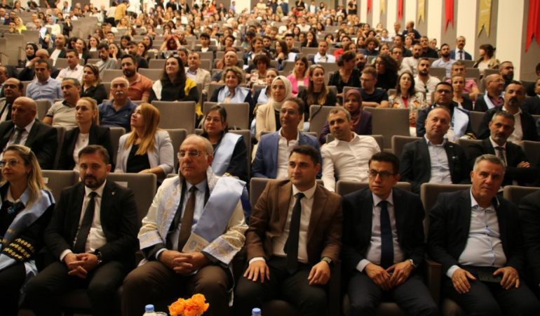 Munzur Üni̇versi̇tesi̇nde Akademi̇k Yıl Açılışı