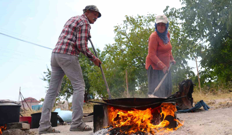 Nohudun Kum Ve Ateşle Dansı