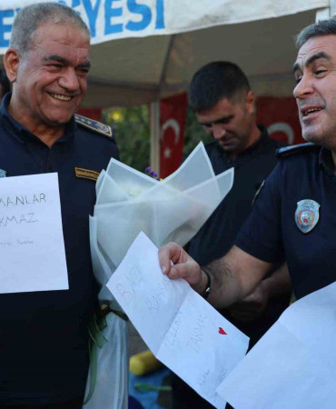 Öğrenci̇leri̇n Zi̇yaret Etti̇ği̇ Depremzede İtfai̇yeci̇lere Anlamlı Not