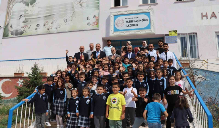 Oltuda Öğrenci̇lere Kırtasi̇ye Desteği̇