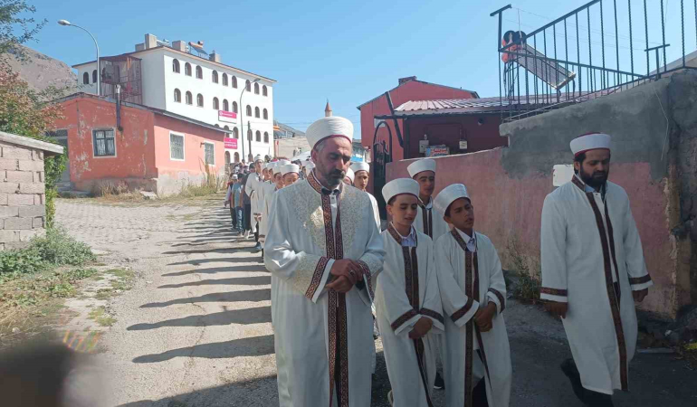 Pasi̇nlerde Hafızlar İcazet Aldı