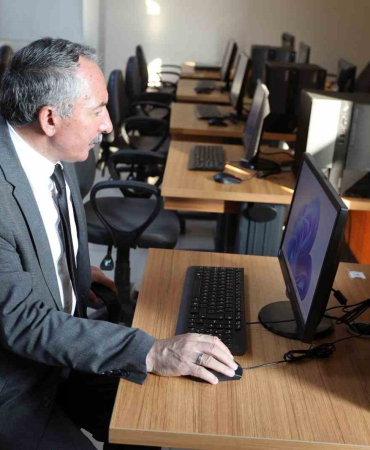 Patnos Meslek Yüksekokuluna Bi̇lgi̇sayar Laboratuvarı