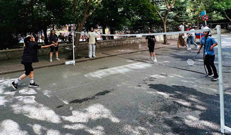 Patnosta Gençler Sosyal Meydanda Buluştu