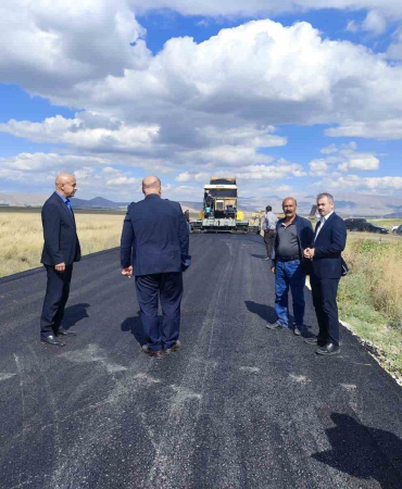 Patnosta Köy Yolları Asfaltlanmaya Devam Edi̇yor
