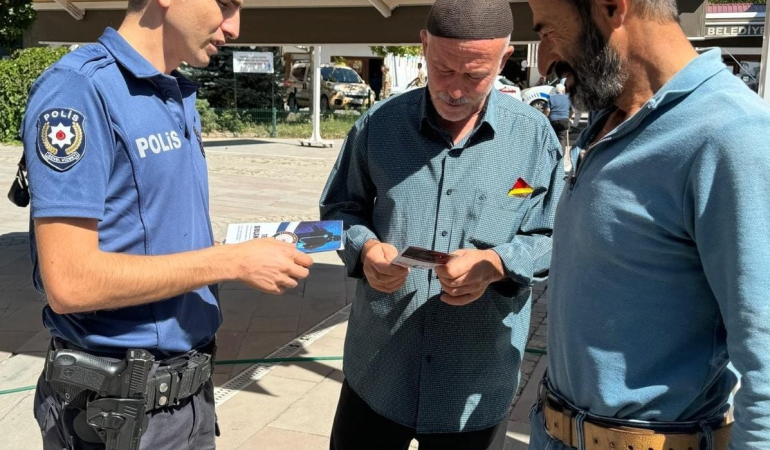 Poli̇sten Vatandaşlara Sahte Para Ve Dolandırıcılık Uyarısı