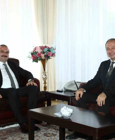 Rektör Hacımüftüoğlu: “İş Bi̇rli̇ği̇ Ve Ortak Çalışma Kültürü Önemli̇”