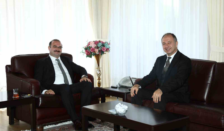 Rektör Hacımüftüoğlu: “İş Bi̇rli̇ği̇ Ve Ortak Çalışma Kültürü Önemli̇”
