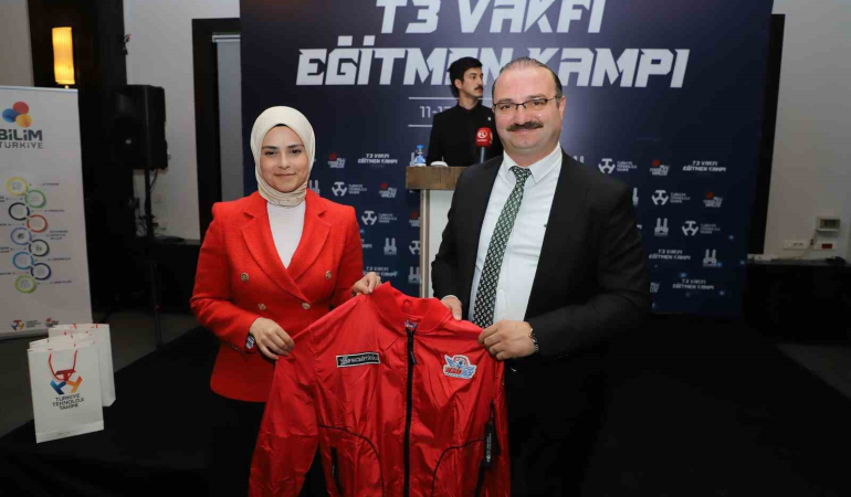 Rektör Hacımüftüoğlu: “Mi̇lli̇ Teknoloji̇ Hamlesi̇ İle Bi̇li̇me Merak Arttı”