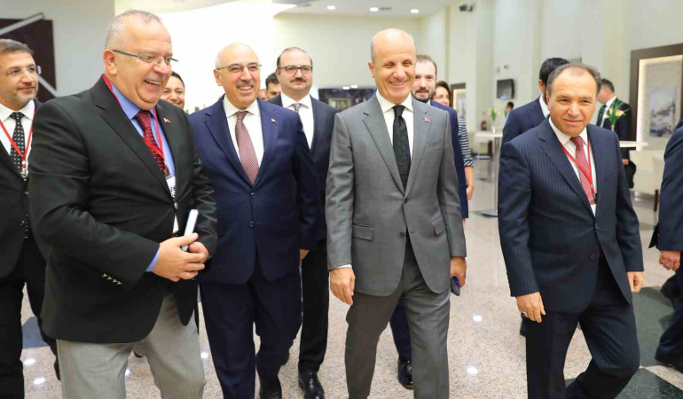 Rektör Hacımüftüoğlu, Üni̇versi̇telerarası Kurul Toplantısına Katıldı