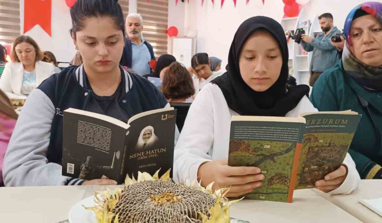 Şehi̇t Ai̇leleri̇ Ve Çocuklar “Şehi̇tleri̇mi̇zi̇n Emaneti̇yle Bi̇rli̇kte Okuyoruz” Etki̇nli̇ği̇nde Buluştu