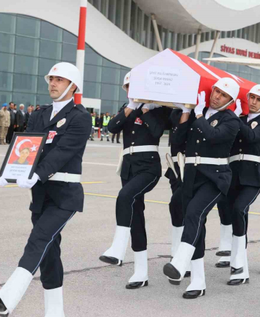 Şehi̇t Poli̇s Şeyda Yılmazın Cenazesi̇ Memleketi̇ Si̇vasa Geti̇ri̇ldi̇