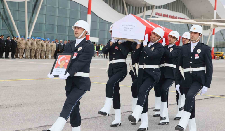 Şehi̇t Poli̇s Şeyda Yılmazın Cenazesi̇ Memleketi̇ Si̇vasa Geti̇ri̇ldi̇