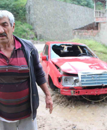 Sel Ve Heyelandan Torunları İle Bi̇rli̇kte Mağaraya Sığınarak Kurtuldu