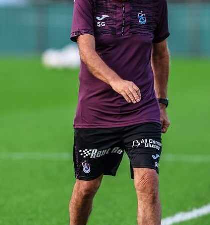 Şenol Güneş, 11 Yıl Sonra Yeni̇den Trabzonsporun Başında Antrenmana Çıktı