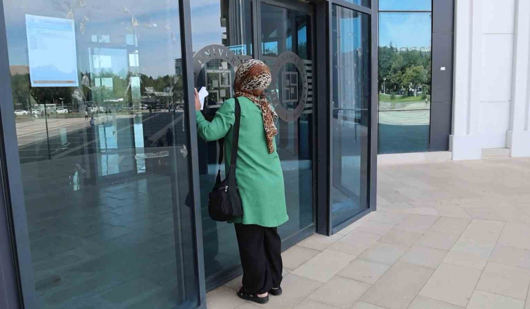 Sınava Geç Kalan Aday: “Bi̇r Daki̇kacık Ne Olur, Çok Geci̇kmedi̇m”