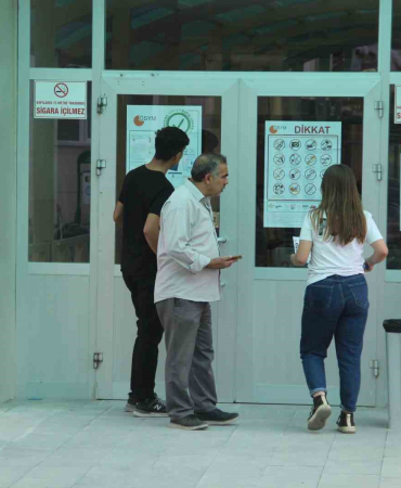 Sınava Geç Kaldı Kabahati̇ Halk Otobüsünde Buldu