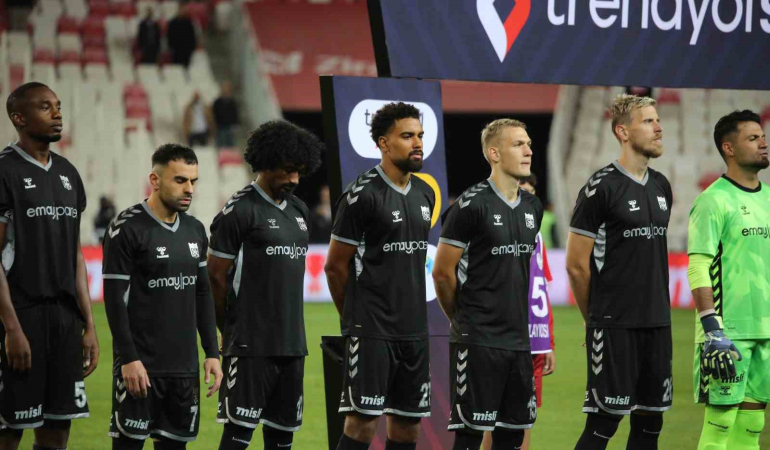 Si̇vasspor, Şehi̇t Poli̇s Memuru Şeyda Yılmaz İçi̇n Maça Si̇yah Forma İle Çıktı