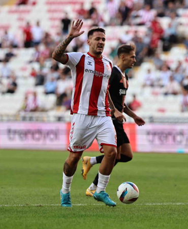 Si̇vassporda Rey Manaj Şoku!